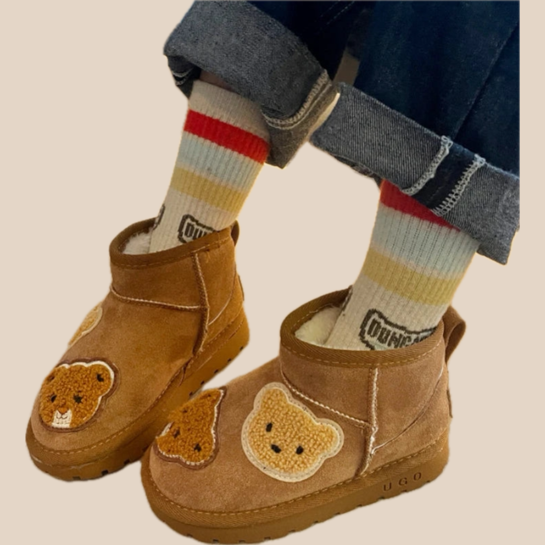 BearHugBoots™ – Suède Enkellaarsjes met Beren – Warme Kinder Winterschoenen