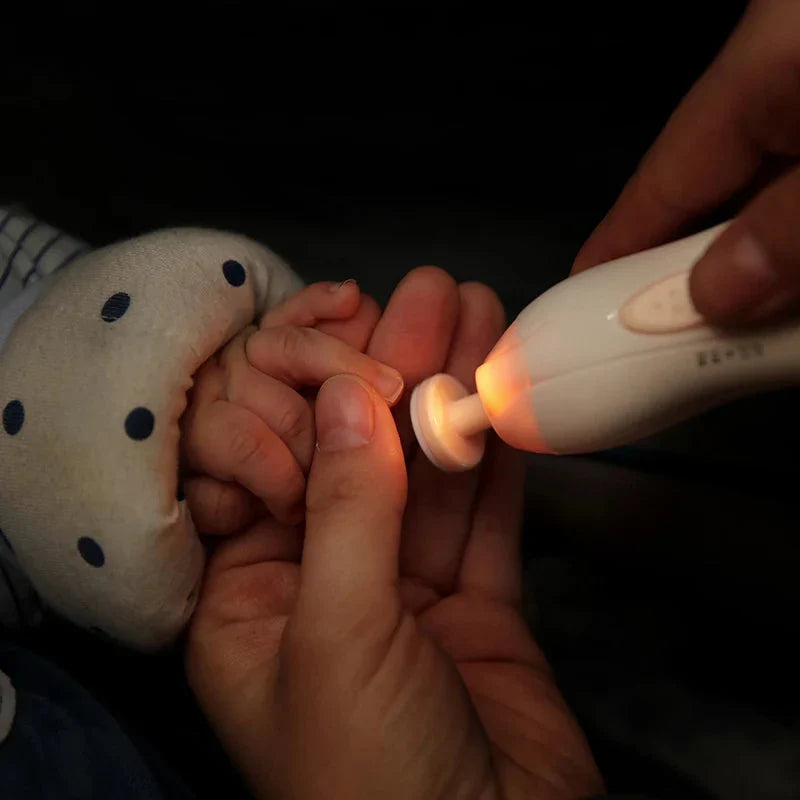 NailNest™ – Elektrische Nageltrimmer met LED – Veilig Verzorgingsset voor Baby's