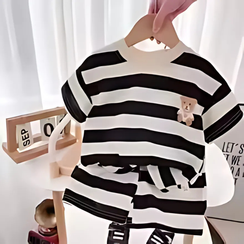 StripeCub™ – Gestreepte Zomerset met Teddy – Comfortabele Peuteroutfit