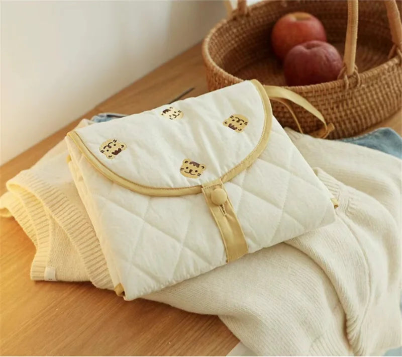 BearFold™ – Opvouwbare Baby Verschoonmat – Praktische Berenmotief Onderlegger