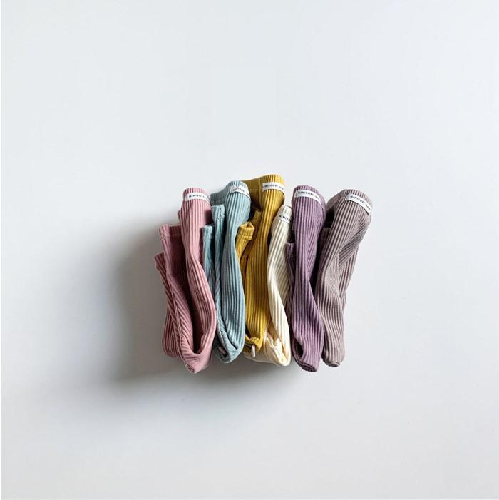 SnugStripe™ – Geribbelde Legging met Comfort Taille – Baby Meisjes Broekje