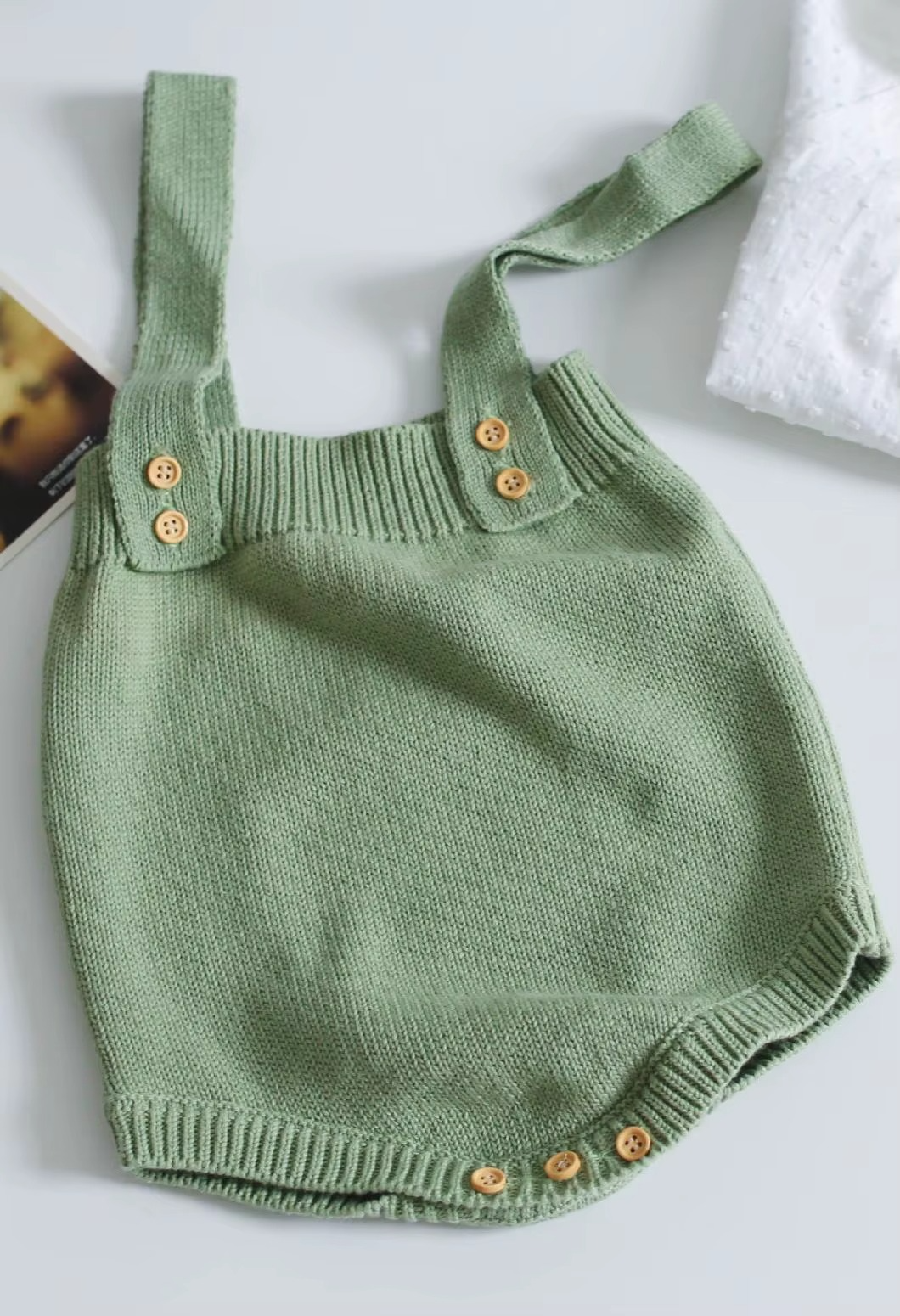 KnitCuddle™ – Ademend Gebreide Babyromper – Zomerse Outfitkeuze