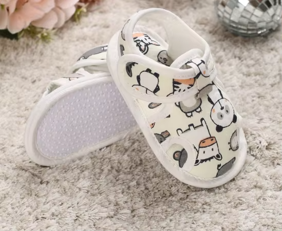 CuddleSteps™ – Ademend Design met Dierenprint – Zachte Baby Sandalen