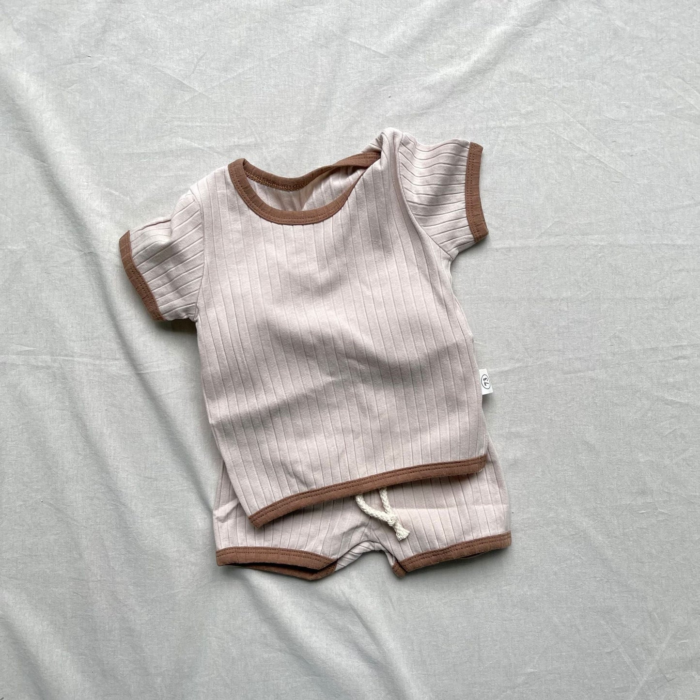 RibNuzzle™ – Zachte Ribstof Set – Baby & Peuter Lounge Outfit