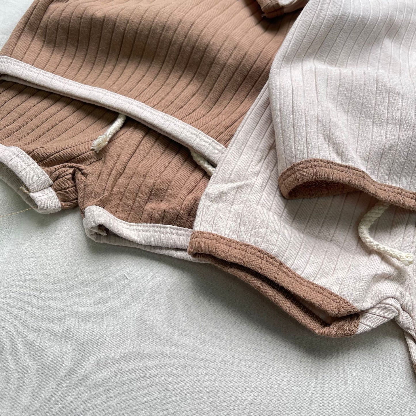 RibNuzzle™ – Zachte Ribstof Set – Baby & Peuter Lounge Outfit