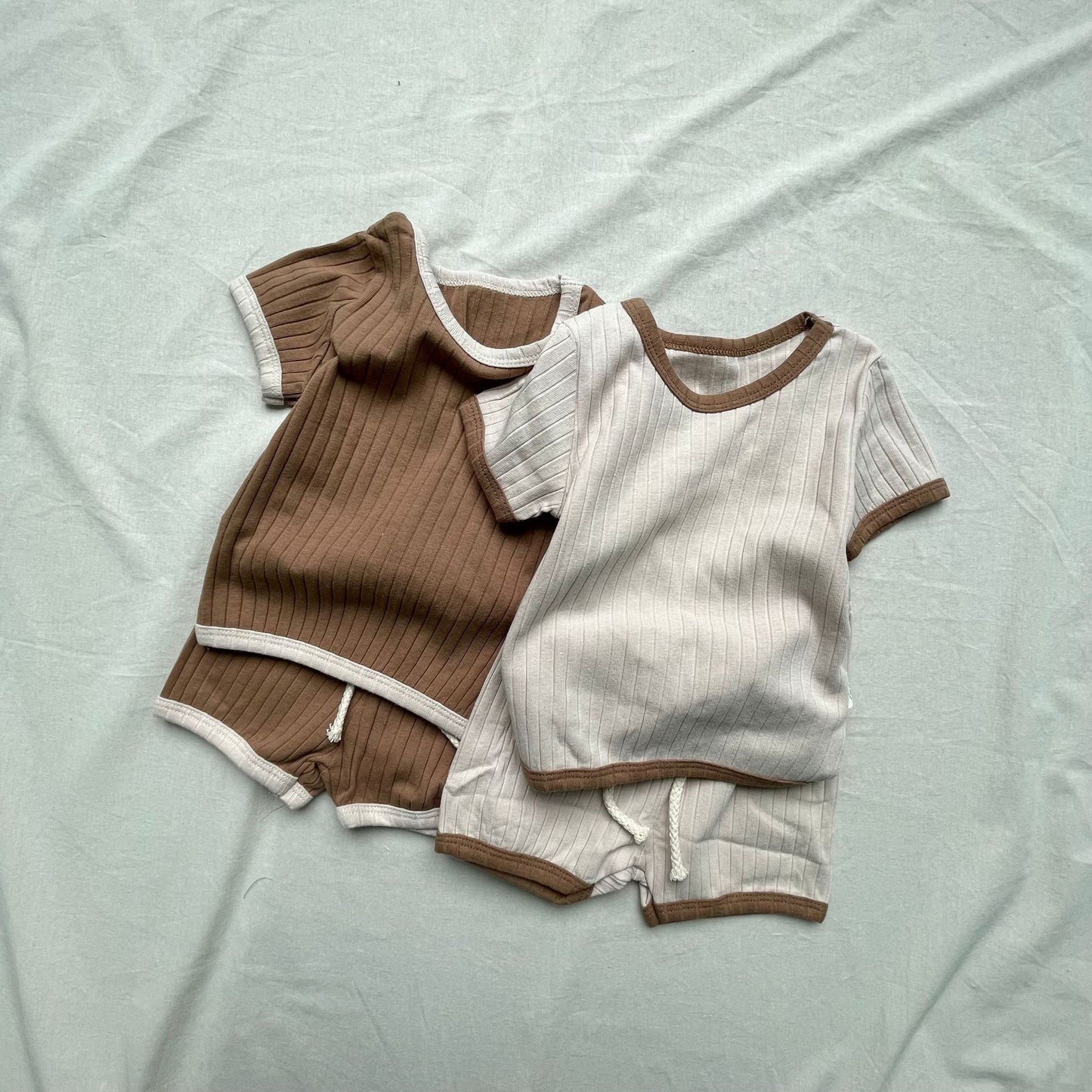 RibNuzzle™ – Zachte Ribstof Set – Baby & Peuter Lounge Outfit