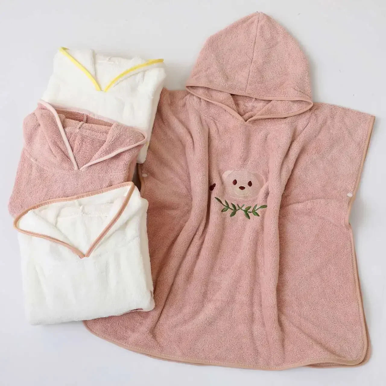 WarmSnuggle™ – Ultradikke Badponcho van Coral Fleece – Zachte Warmte voor Kleintjes