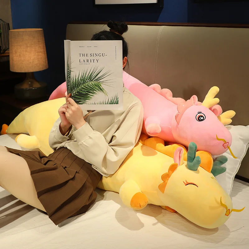 SnuggleDrake™ – Zacht Lichaamskussen in Drakenvorm – Knuffelig Comfort voor Groot Klein