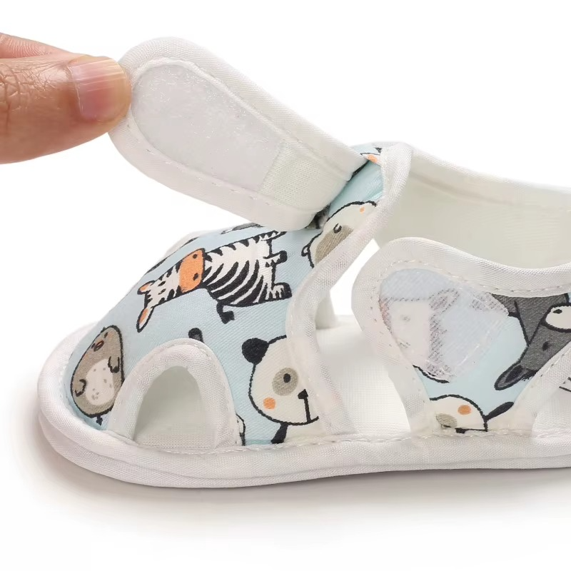 CuddleSteps™ – Ademend Design met Dierenprint – Zachte Baby Sandalen