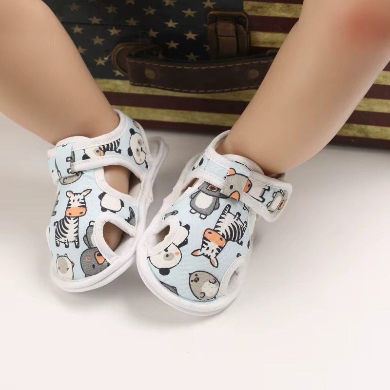 CuddleSteps™ – Ademend Design met Dierenprint – Zachte Baby Sandalen