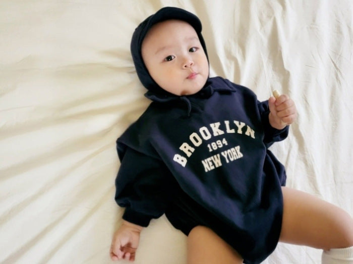 UrbanTots™ – College Romper met New York Print – Unisex Babyoutfit