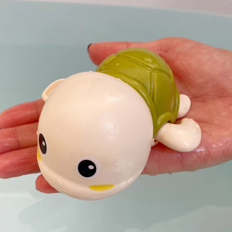 SwimSpinny™ – Opwindbaar Dierenspeeltje voor in Bad – Drijvend Badspeelplezier