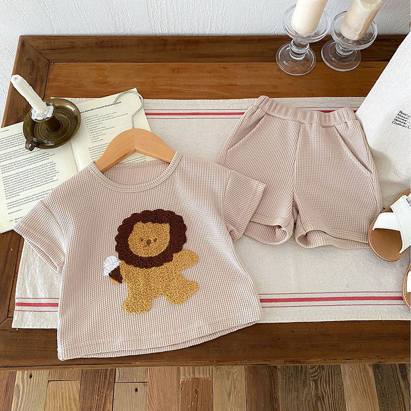 LeoTreats™ – Wafelstof Set met Leeuwenprint – Comfortabele Babyoutfit