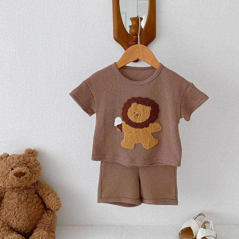 LeoTreats™ – Wafelstof Set met Leeuwenprint – Comfortabele Babyoutfit