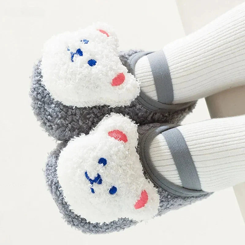 SnugglePaws™ – Warme Beren Slofjes – Antislip Winterpantoffels Baby