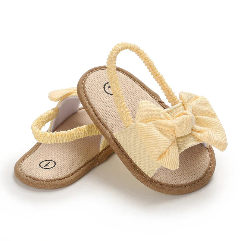 TinyTies™ – Zomerse Sandalen met Strik – Comfortabele Babyschoentjes