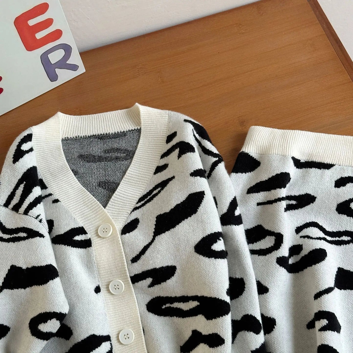 WildChic™ – Gebreide Set met Luipaardprint – Warme Meisjesoutfit