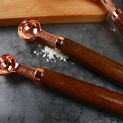 Coppera™ – Koperen Maatset met Houten Handvat – Maatlepels en Maatbekers