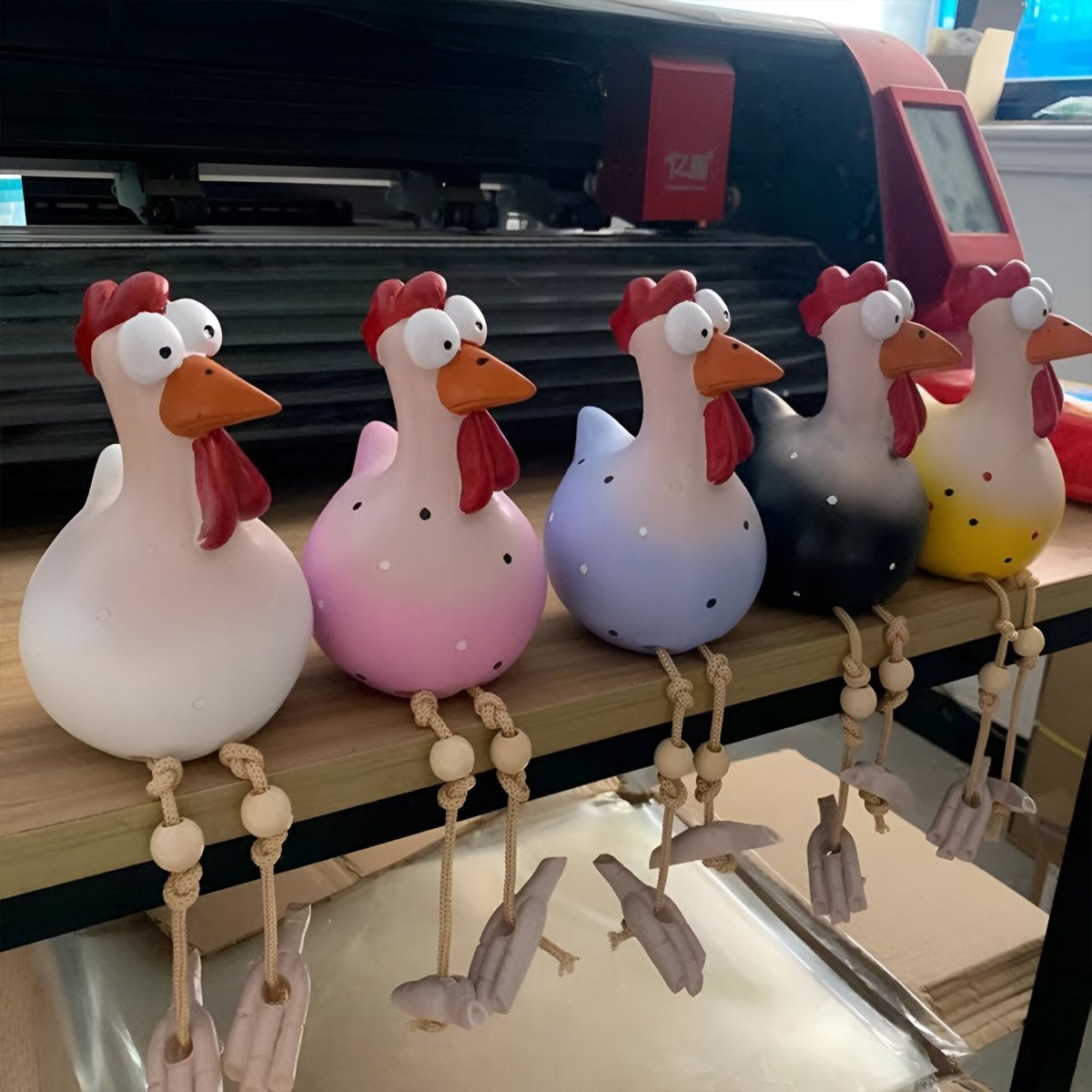 ChickCharm™ – Vrolijk Kipbeeldje met Grote Ogen – Tuin Decoratie Beeld