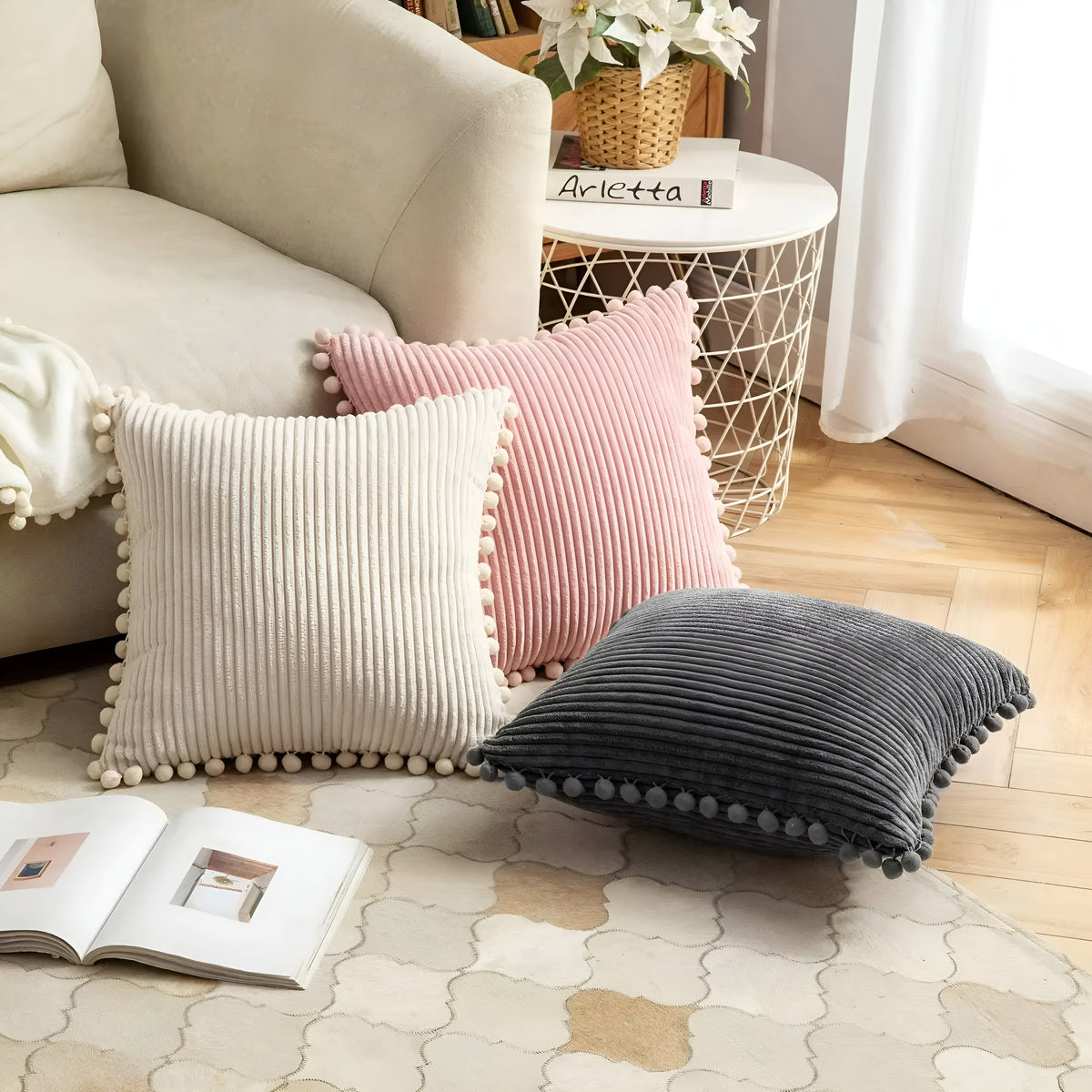 Elysia Kussenhoes 50x50 - Geribbelde Pluche met Pomponaccenten 3