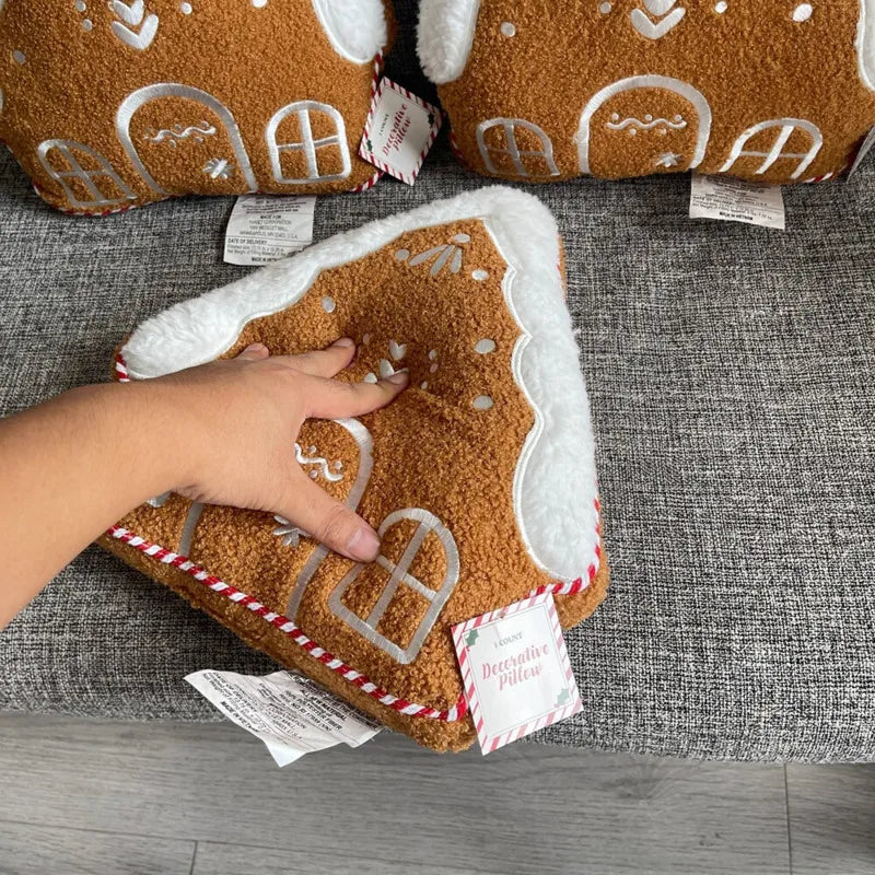 Fleece Sierkussen Huisvormig - 32 cm, Geborduurd, Warm, Decoratief en Knuffelvriend 4