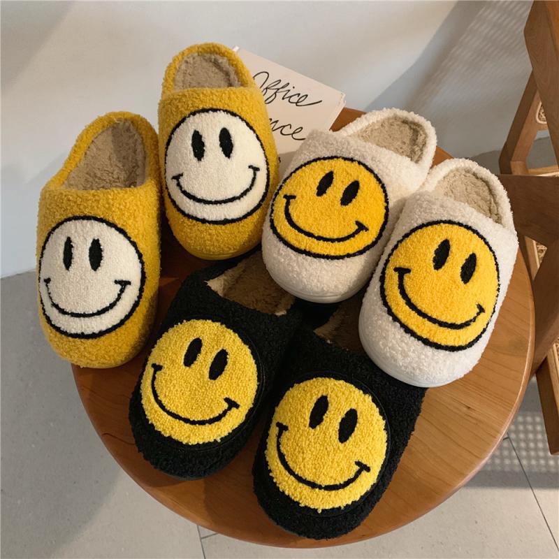 FluffyStep™ – Warme Pantoffels met Smiley – Comfortabele Winter Slippers