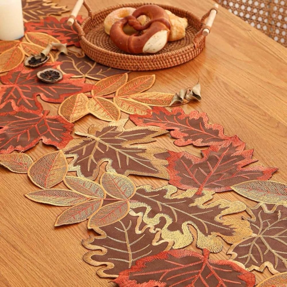 Hedra Tafelloper - Geborduurd Esdoornblad, Herfstkleuren 3