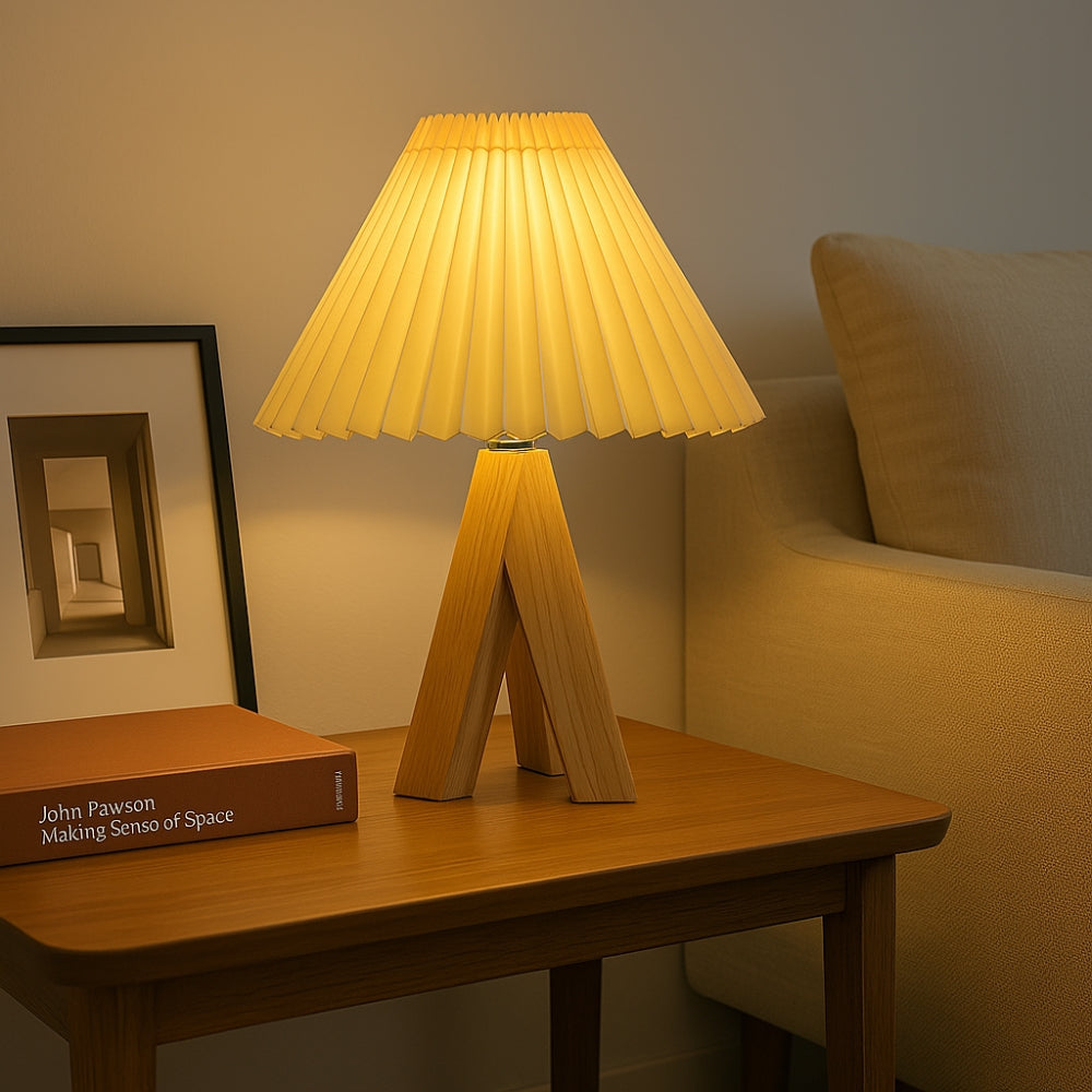 Houten Driepoot Tafellamp - USB Voeding, Elegant Design 4