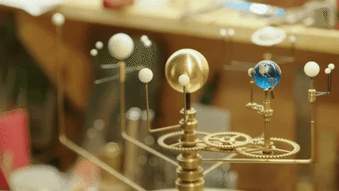 Kreator Grand Orrery - Handgemaakt Zonnestelselmodel met 28 Manen 3