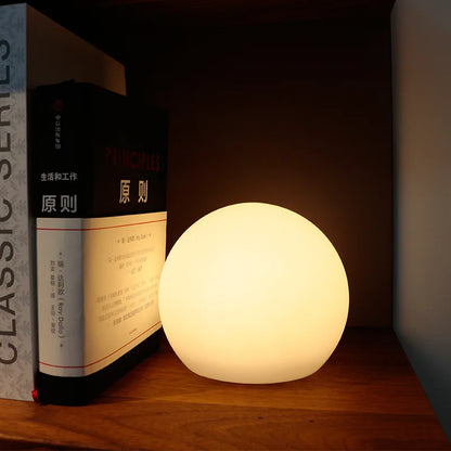 MoodSphere16™ – Draadloze LED Bol Tafellamp – Afstandsbediening & 16 Kleuren