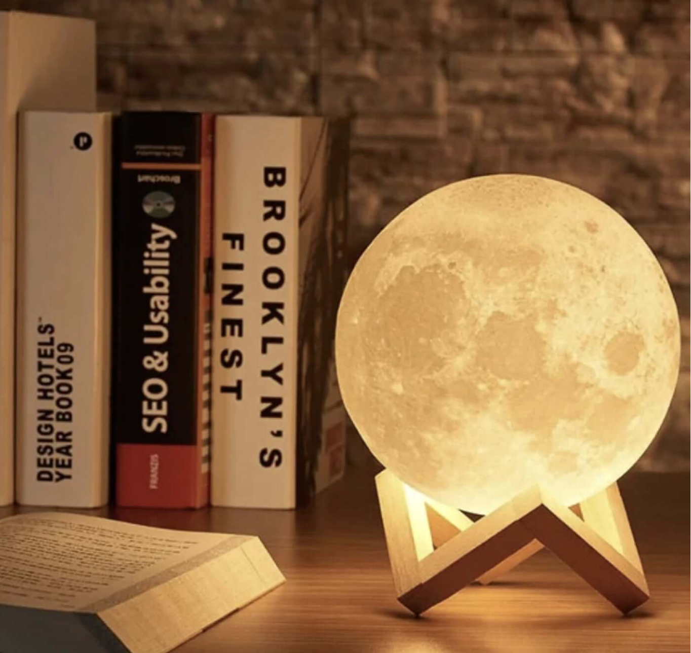 Lunara LED Maanlamp - Draadloos, Dimbaar met Houten Standaard 0
