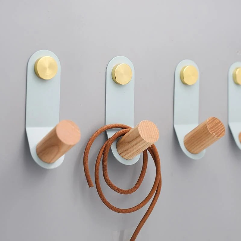 Minimalistische Wandhaak ScandiHook - Pastelkleurig Eikenhout met Messing Accenten, 13 cm voor Jassen en Handdoeken 4
