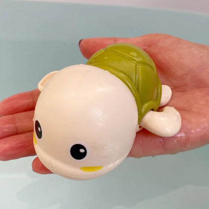 SwimSpinny™ – Opwindbaar Dierenspeeltje voor in Bad – Drijvend Badspeelplezier