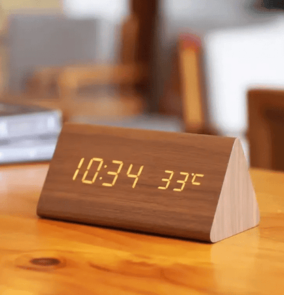 WoodSense™ – LED Houten Klok met Spraakbesturing – Slimme LED Tafelklok