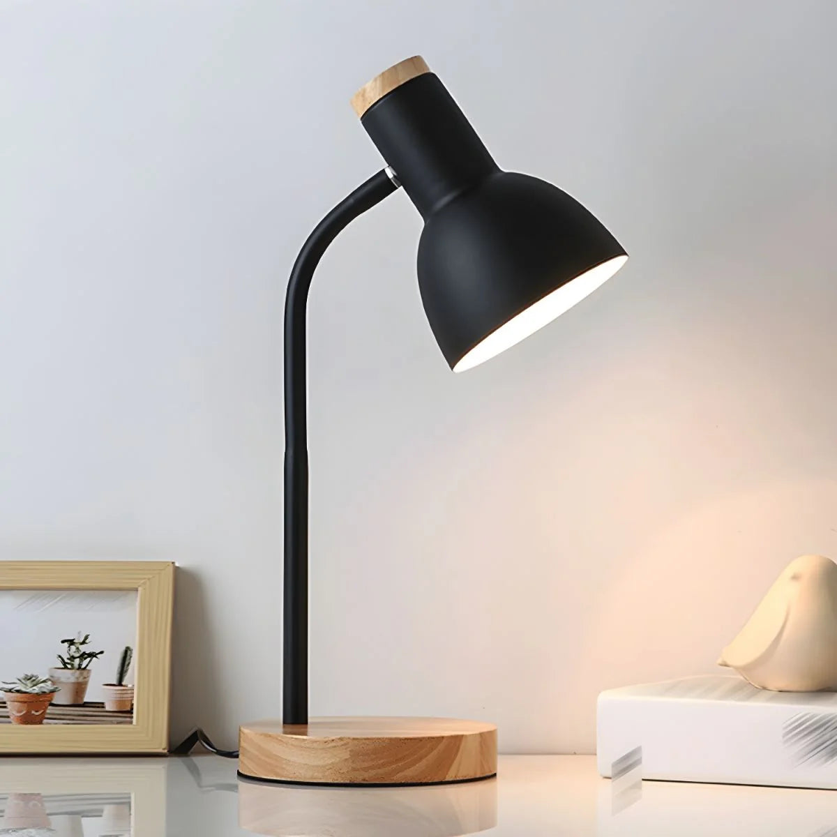 Sirius Tafellamp Zwart - Houten Voet, Verstelbare Kap Scandinavisch Design 0