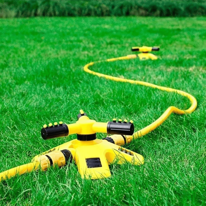 TripleSpray360™ – 360° Gazon Sproeier met 3 Armen – Gelijkmatige Tuin Bewatering