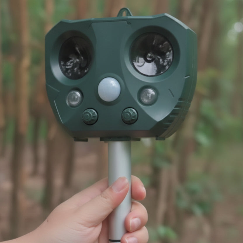 PestPulse™ – Ultrasone Dierenverjager met PIR Sensor – Zonne & USB Tuinbescherming