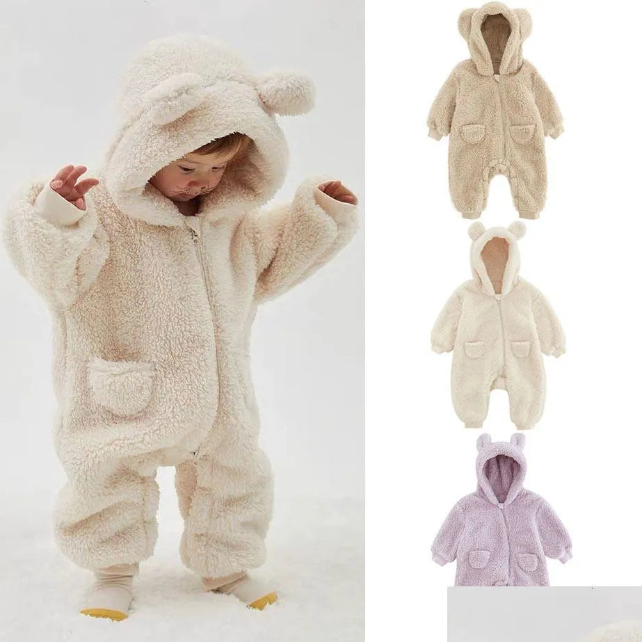 SnugTails™ – Baby fleece onesie – Zacht, veilig en super fotogeniek