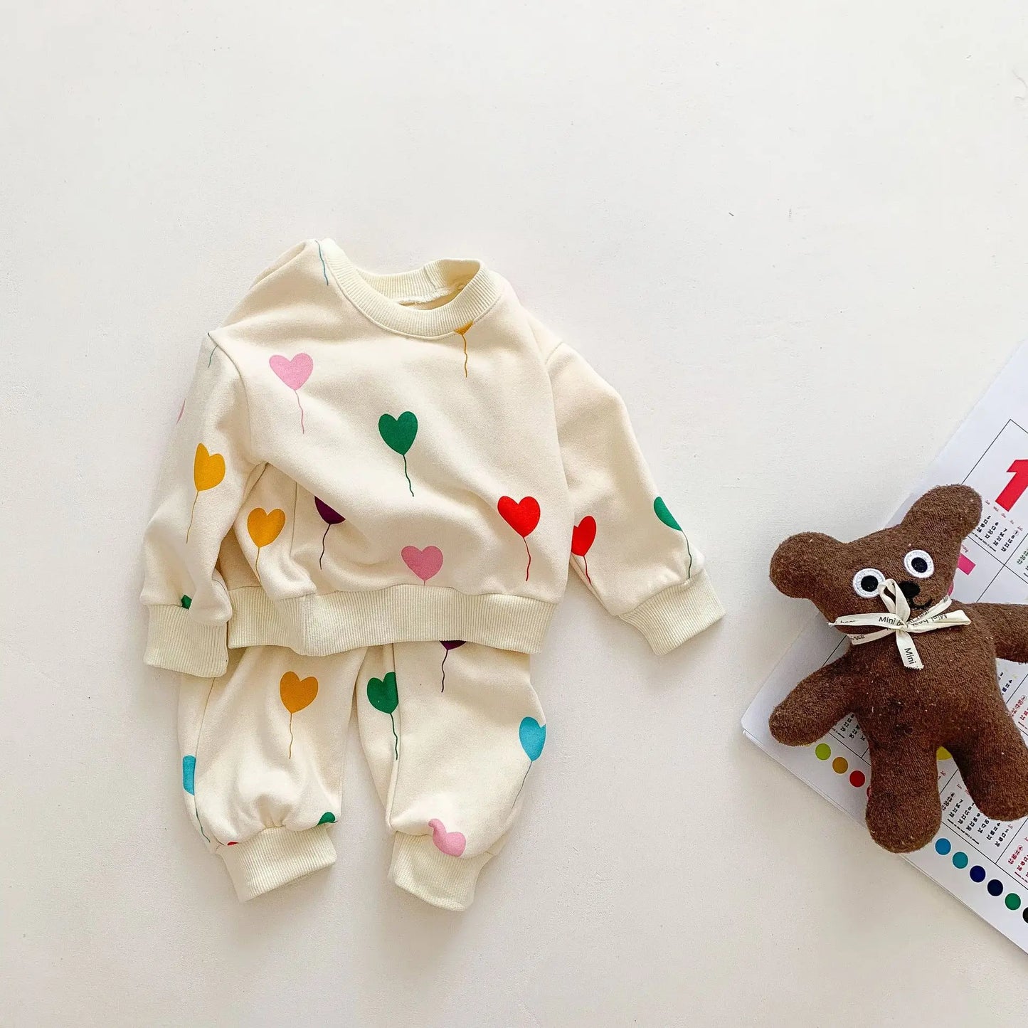 HeartCuddle™ – Zacht Trainingspak met Hartjesprint – Baby Meisjes Outfit